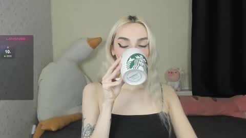 Chloe online show from October 2025 03:01:01 PM