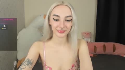 Chloe online show from October 2025 03:19:01 PM