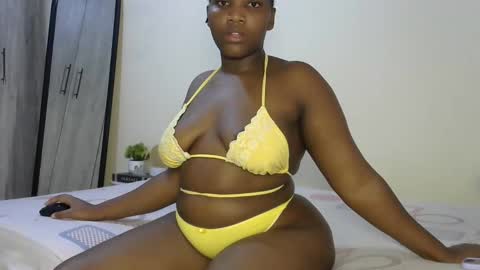 Snapshot of sucker_queen chatting on October 2025 06:28:01 AM Beverly online show from October 2025 06:28:01 AM