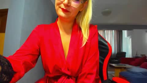 Snapshot of sugar_mayy chatting on September 2025 08:17:01 AM May online show from September 2025 08:17:01 AM