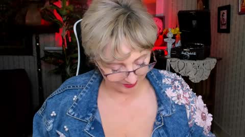 Vivien online show from December 2024 07:11:02 PM