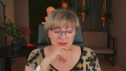 Vivien online show from December 2024 03:25:02 PM