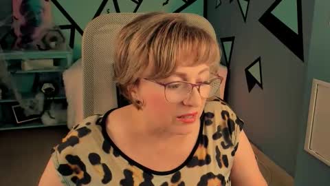 Vivien online show from October 2025 01:24:02 PM