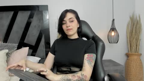 Snapshot of summerprints chatting on March 2025 07:27:02 PM Summer online show from March 2025 07:27:02 PM