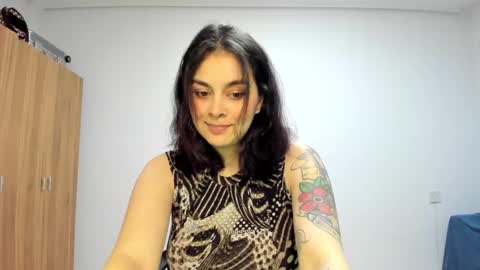 Summer online show from December 2025 07:00:01 PM