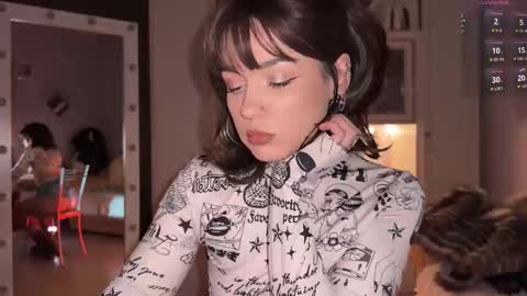 Snapshot of sun_for_you chatting on September 2025 09:58:02 PM Miss Nelly online show from September 2025 09:58:02 PM