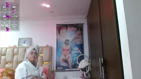 Snapshot of sunflower_dance chatting on October 2025 01:06:02 AM Jeraldine online show from October 2025 01:06:02 AM