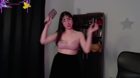 Snapshot of sunflower_uwu chatting on October 2025 03:46:02 PM violetta online show from October 2025 03:46:02 PM