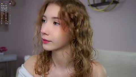 Snapshot of sunnmoonn chatting on September 2025 01:57:02 PM Lily online show from September 2025 01:57:02 PM
