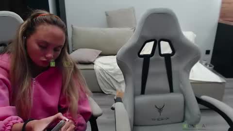 Snapshot of sunny1girl chatting on September 2025 05:49:01 PM Alice and Sergey online show from September 2025 05:49:01 PM