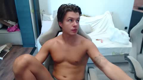 Snapshot of sunny1girl chatting on October 2025 07:18:01 AM Alice and Sergey online show from October 2025 07:18:01 AM