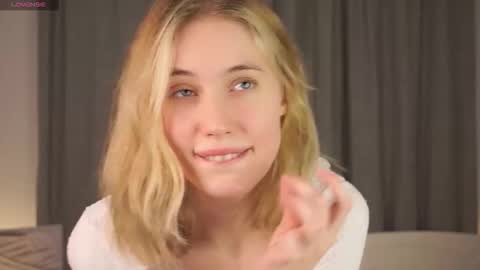 Snapshot of sunnybish chatting on October 2025 10:41:02 PM Keeley online show from October 2025 10:41:02 PM