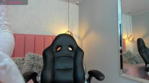  S U N N Y online show from October 2025 12:34:02 PM