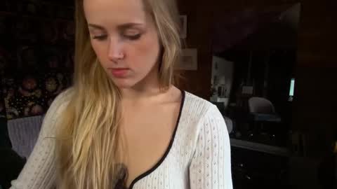 Snapshot of sunshine_pixie chatting on January 2025 11:26:01 PM Sunray online show from January 2025 11:26:01 PM