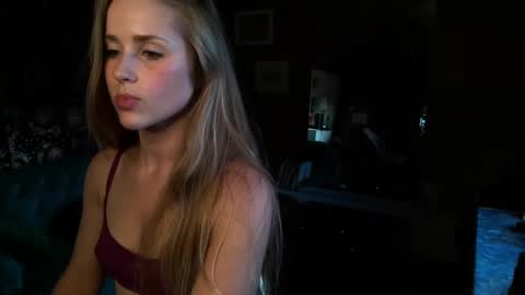 Snapshot of sunshine_pixie chatting on March 2025 01:10:02 AM Sunray online show from March 2025 01:10:02 AM