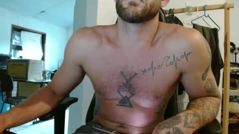 Snapshot of surfdog95 chatting on January 2025 08:28:01 PM surfdog95 online show from January 2025 08:28:01 PM