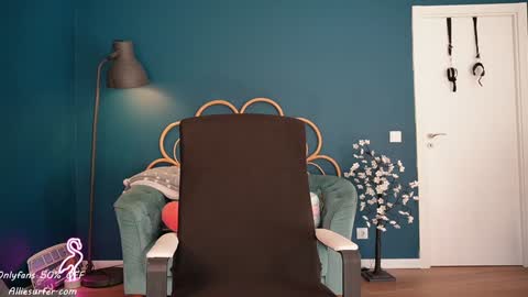 Allie online show from September 2025 04:20:01 PM