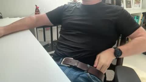 Snapshot of surfstar81 chatting on October 2025 09:00:02 AM surfstar81 online show from October 2025 09:00:02 AM