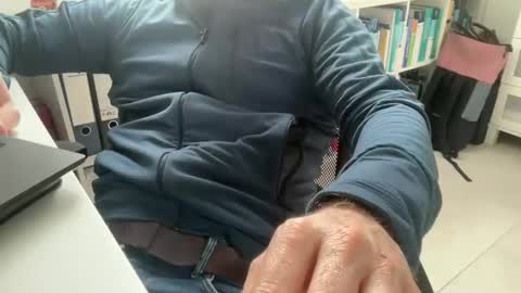 Snapshot of surfstar81 chatting on October 2025 11:22:01 AM surfstar81 online show from October 2025 11:22:01 AM