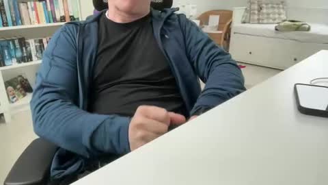 Snapshot of surfstar81 chatting on November 2025 09:23:01 AM surfstar81 online show from November 2025 09:23:01 AM