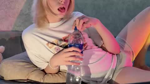 Snapshot of susan228 chatting on November 2025 09:36:01 PM Vladiva online show from November 2025 09:36:01 PM