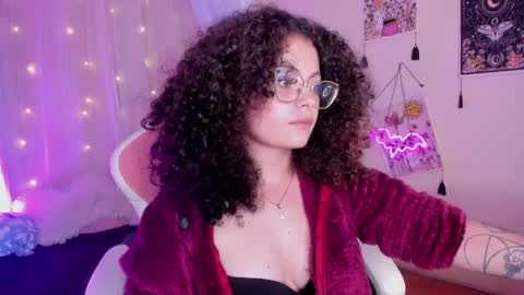 Snapshot of susan_bluee chatting on December 2024 09:43:01 PM Susan online show from December 2024 09:43:01 PM