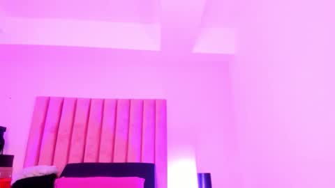 Sussan Nicole  online show from November 2025 12:18:02 PM