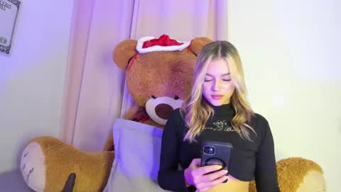 Snapshot of suzan__cooper2 chatting on December 2024 12:39:02 AM suzan__cooper2 online show from December 2024 12:39:02 AM