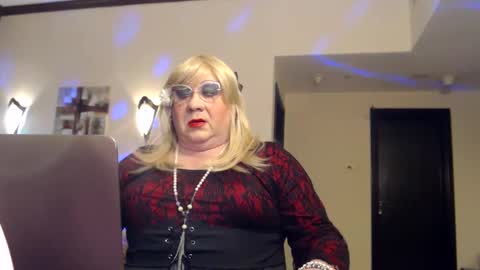 Snapshot of suzannebanci chatting on December 2024 06:16:01 PM My name is Sissy or more fully Suzanna Aprilia Maria Mariquita Catarina Chinita Banci. Soy una puta - que chimba ladybug online show from December 2024 06:16:01 PM