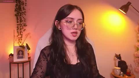 Snapshot of suzumi_ chatting on October 2025 04:57:01 AM Jadde online show from October 2025 04:57:01 AM