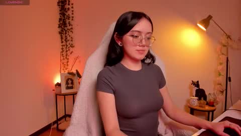 Snapshot of suzumi_ chatting on October 2025 07:16:01 AM Jadde online show from October 2025 07:16:01 AM