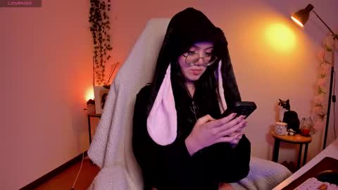 Snapshot of suzumi_ chatting on October 2025 06:15:02 AM Jadde online show from October 2025 06:15:02 AM