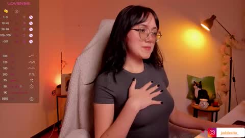 Snapshot of suzumi_ chatting on November 2025 06:45:01 AM Jadde online show from November 2025 06:45:01 AM