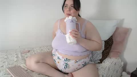 Snapshot of suzyitsstunning23 chatting on October 2025 02:36:02 AM suzy online show from October 2025 02:36:02 AM