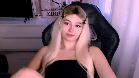 Snapshot of sweeet_baby0 chatting on October 2025 01:17:02 AM Kate online show from October 2025 01:17:02 AM