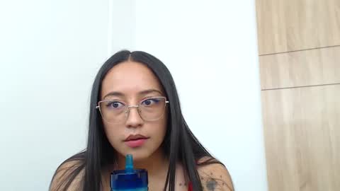 Laura online show from February 2025 04:41:02 PM