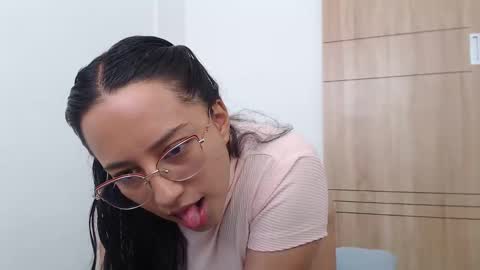 Laura online show from February 2025 07:19:02 PM