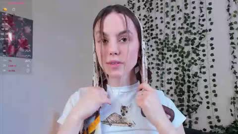 Snapshot of sweet_and_flirt chatting on November 2025 06:46:02 AM Alice online show from November 2025 06:46:02 AM