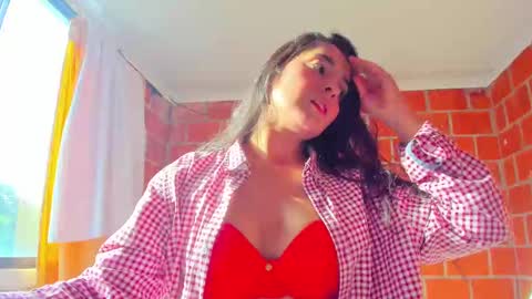 Snapshot of sweet_and_hot_alaia chatting on October 2025 09:25:01 PM sweet and hot alaia online show from October 2025 09:25:01 PM