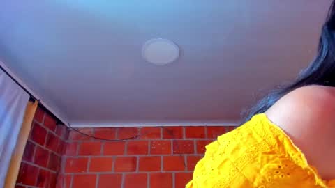 Snapshot of sweet_and_hot_alaia chatting on October 2025 05:51:02 AM sweet and hot alaia online show from October 2025 05:51:02 AM