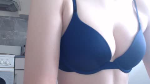 Snapshot of sweet_baby_kate chatting on October 2025 08:00:02 AM Kate and Erica online show from October 2025 08:00:02 AM