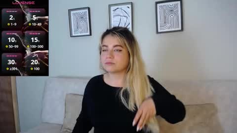 Snapshot of sweet_bella_valery_ chatting on October 2025 09:55:02 PM Bella Valery online show from October 2025 09:55:02 PM