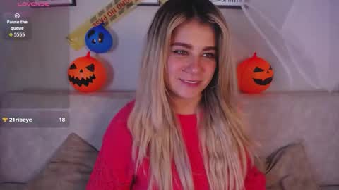 Snapshot of sweet_bella_valery_ chatting on October 2025 10:11:01 PM Bella Valery online show from October 2025 10:11:01 PM