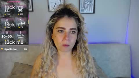 Snapshot of sweet_bella_valery_ chatting on November 2025 10:10:02 PM Bella Valery online show from November 2025 10:10:02 PM