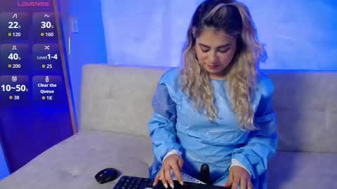 Snapshot of sweet_bella_valery_ chatting on November 2025 10:32:02 PM Bella Valery online show from November 2025 10:32:02 PM