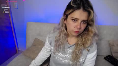 Snapshot of sweet_bella_valery_ chatting on November 2025 07:03:02 AM Bella Valery online show from November 2025 07:03:02 AM