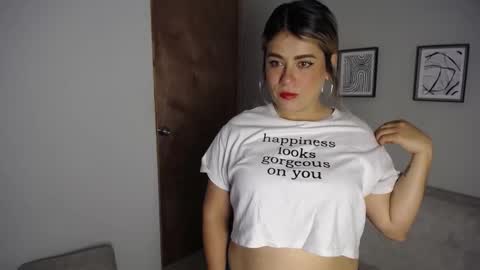 Snapshot of sweet_bella_valery_ chatting on November 2025 08:45:01 PM Bella Valery online show from November 2025 08:45:01 PM