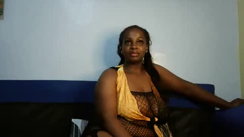 sweet_dollo online show from September 2025 06:57:01 PM