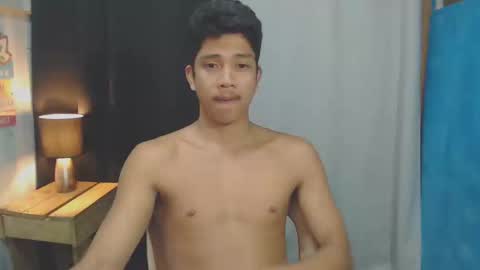 sweet_guyxx online show from January 2025 01:36:02 PM