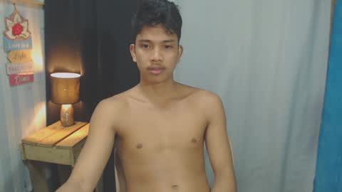 sweet_guyxx online show from January 2025 12:16:01 PM